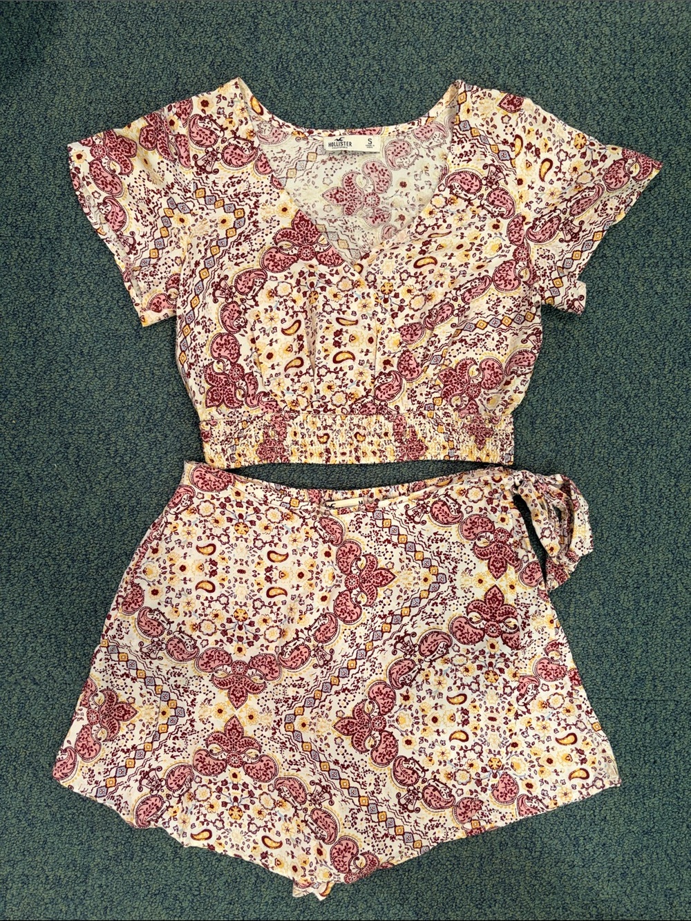 Hollister Cream Top (s) & Skort (m)  Set with Burgundy and Mustard Paisley